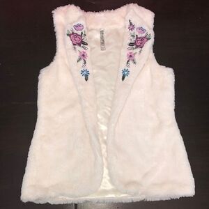 Beautees Girls Size Small Floral Embroidered Vest